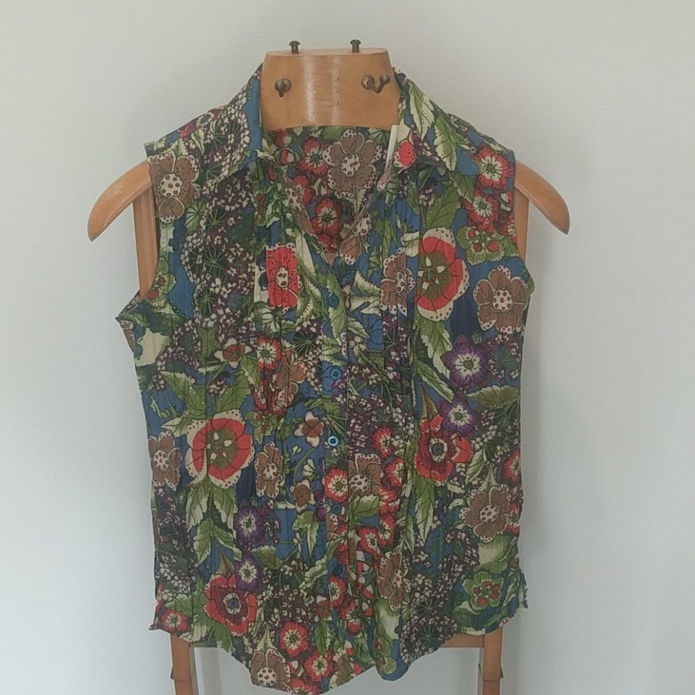2/$35.00 LEMON GRASS SIZE SMALL FLOWER SHIRT NWT